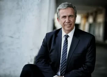 Mansur Yavaş, deprem bölgesine mobil duş ve çamaşırhane merkezi kurdu