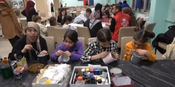 Muş’ta depremzede vatandaşlar için hobi kursları açıldı