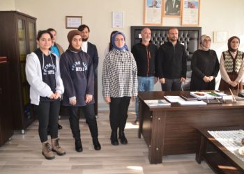 Muş Fatma Aliye Mesleki okulu öğretmenleri maaşını, öğrencileri ise burslarını bağışladı