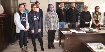 Muş Fatma Aliye Mesleki okulu öğretmenleri maaşını, öğrencileri ise burslarını bağışladı