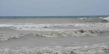 Sinop’un mavi denizi çamurla kaplandı