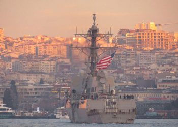 ABD savaş gemisi USS Nitze İstanbul Boğazı’nda demirledi