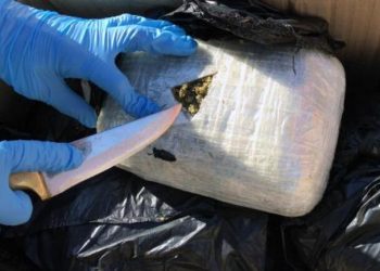 Deprem bölgesine yardım taşıyan kamyonette 107 kilo esrar çıktı