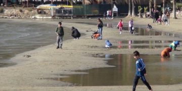 Anamur ve Bozyazı’da deniz çekilmesi