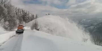 Artvin’de kar yağışı nedeniyle eğitime bir gün ara verildi