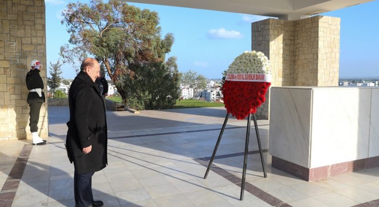 Çalışma ve Sosyal Güvenlik Bakanı Bilgin, Denktaş ve Küçük'ün anıt mezarlarını ziyaret etti