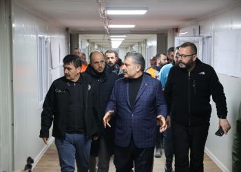 Bakan Koca, Defne’de kurulan hastaneyi inceledi