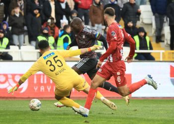 Sivasspor kendi evinde Beşiktaş’ı 1-0 mağlup etti