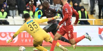 Sivasspor kendi evinde Beşiktaş’ı 1-0 mağlup etti