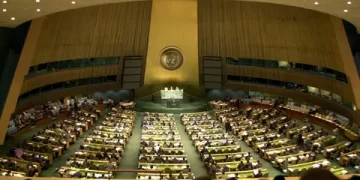 BM Genel Kurulu’nda depremde vefat edenler için saygı duruşu