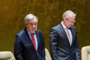 bm genel kurulu depremde vefat edenler icin saygi durusu habermeydan