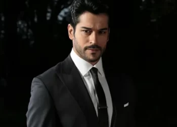 Burak Özçivit, Katar gelirini depremzedelere bağışladı
