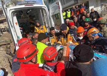 74 yaşındaki Cemile Kekeç, 227. saate enkazdan kurtarıldı