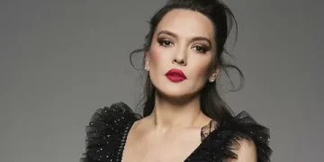 Şarkıcı Demet Akalın, dört dairesini depremzedelere açtı