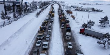 Deprem sebebiyle trafiğe kapanan yollar açıldı