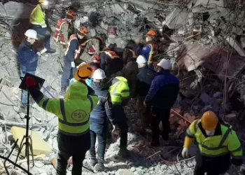 Depremden 209 saat sonra eşiyle birlikte kurtarıldı