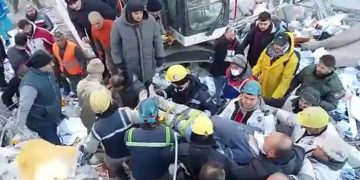 Madenciler 82 saat sonra enkazdan kurtardı