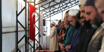 Diyanet İşleri Başkanı Erbaş, Hatay’da cuma namazı kıldırdı