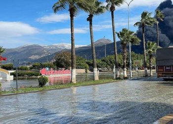 Hatay’da depremin ardından deniz taştı
