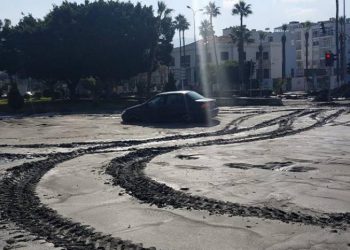 İskenderun’u basan deniz suyu çekildi