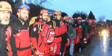 İstanbul’dan ekipler deprem bölgesine doğru yola çıktı