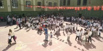 İstanbul’da deprem riskli 93 okul boşaltılacak
