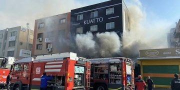 İzmir’de bir kozmetik mağazasında yangın