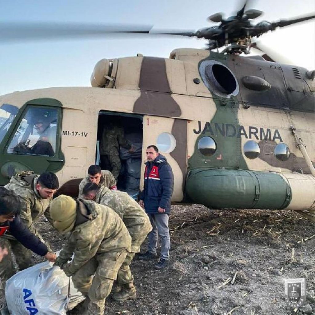 Jandarma, hastanelere hava yolundan 240 yaralı götürdü jandarma habermeydan