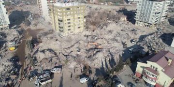 Kahramanmaraş’ta enkaz kaldırma çalışmaları başlatıldı