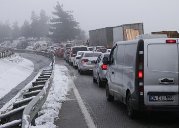 Bursa-İstanbul karayolunda kar trafiği