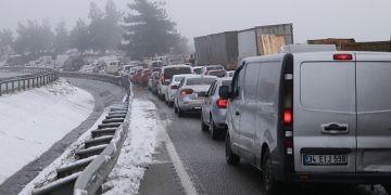 Bursa-İstanbul karayolunda kar trafiği