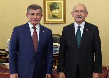 Davutoğlu, Kılıçdaroğlu’nu ziyaret ederek baş sağlığı diledi