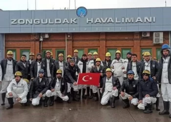 Madenciler askeri uçakla deprem bölgesine yola çıktı