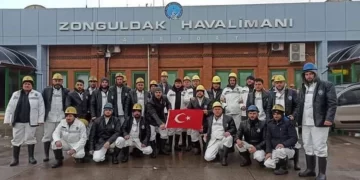 Madenciler askeri uçakla deprem bölgesine yola çıktı