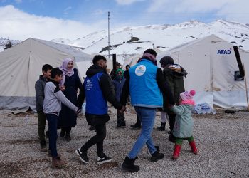 Muş Valiliği Gençlik Merkezinin gönüllülerinden depremzede çocuklara sosyal destek