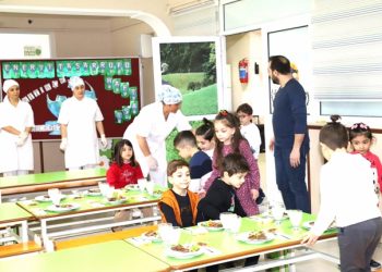 Öğrenciye ücretsiz yemek uygulaması başlıyor
