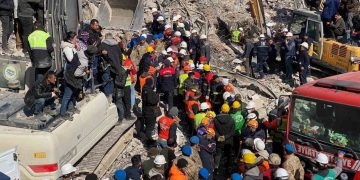 Depremin 153. saatinde 21 yaşındaki Rukiye kurtarıldı