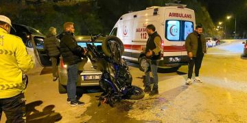 Sinop’ta otomobille motosiklet çarpıştı: 1 yaralı