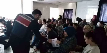 Sinop’un Erfelek ilçesinde “En İyi Narkotik Polisi Anne” eğitimi