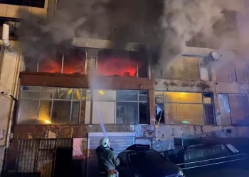 Şişli’de 8 katlı boş binada yangın