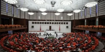 Sözleşmeli akademik personele kadro teklifi yasalaştı