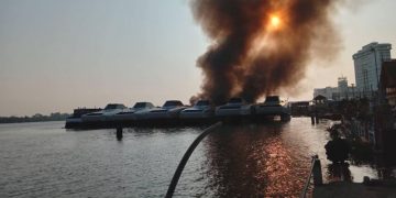 Tayland’da elektrikli feribotlarda yangın çıktı