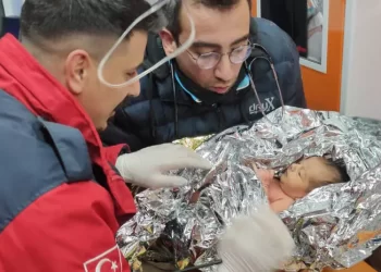 Hatay’da 10 günlük Yağız bebek 90 saat sonra annesiyle birlikte kurtarıldı