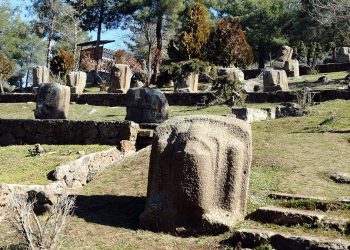 3 bin senelik heykeller, depreme karşı sapasağlam