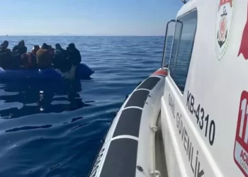 İzmir açıklarında 154 göçmen yakalandı, 66 düzensiz göçmen kurtarıldı