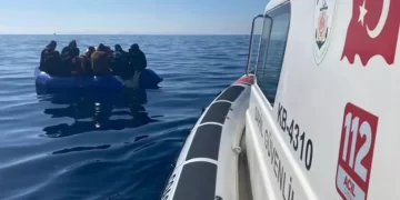 İzmir açıklarında 154 göçmen yakalandı, 66 düzensiz göçmen kurtarıldı