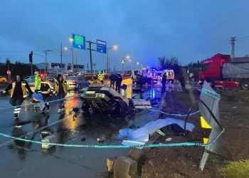 Deprem bölgesine giden AFAD aracı kaza yaptı: 1 ölü, 9 yaralı Deprem bölgesine giden AFAD aracı kaza yaptı: 1 ölü, 9 yaralı