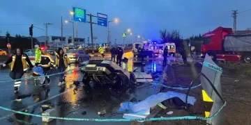 Deprem bölgesine giden AFAD aracı kaza yaptı: 1 ölü, 9 yaralı