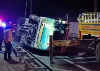 Alanya Kestelspor’u taşıyan otobüs devrildi!