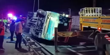 Alanya Kestelspor’u taşıyan otobüs devrildi!